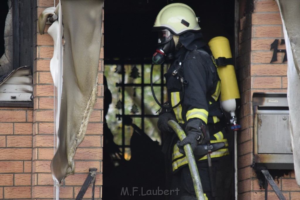 Feuer 2 Vollbrand Reihenhaus Roggendorf Berrischstr P104.JPG - Miklos Laubert